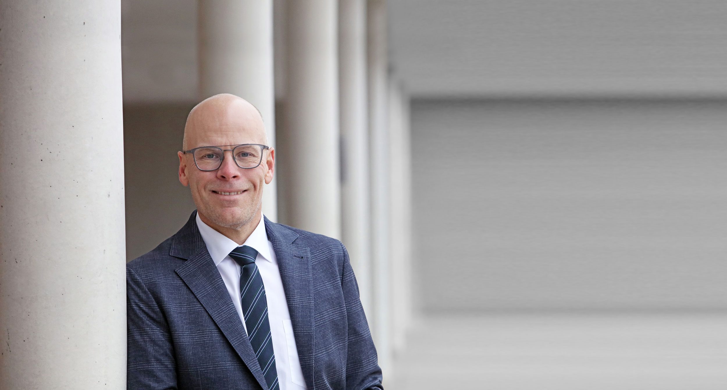 chhu-contact-header-2